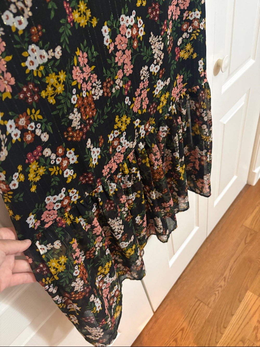 Ann Taylor Factory Floral Midi V-Neck Dress in Black w/ Pink & Yellow, size 8 - Picture 4 of 10